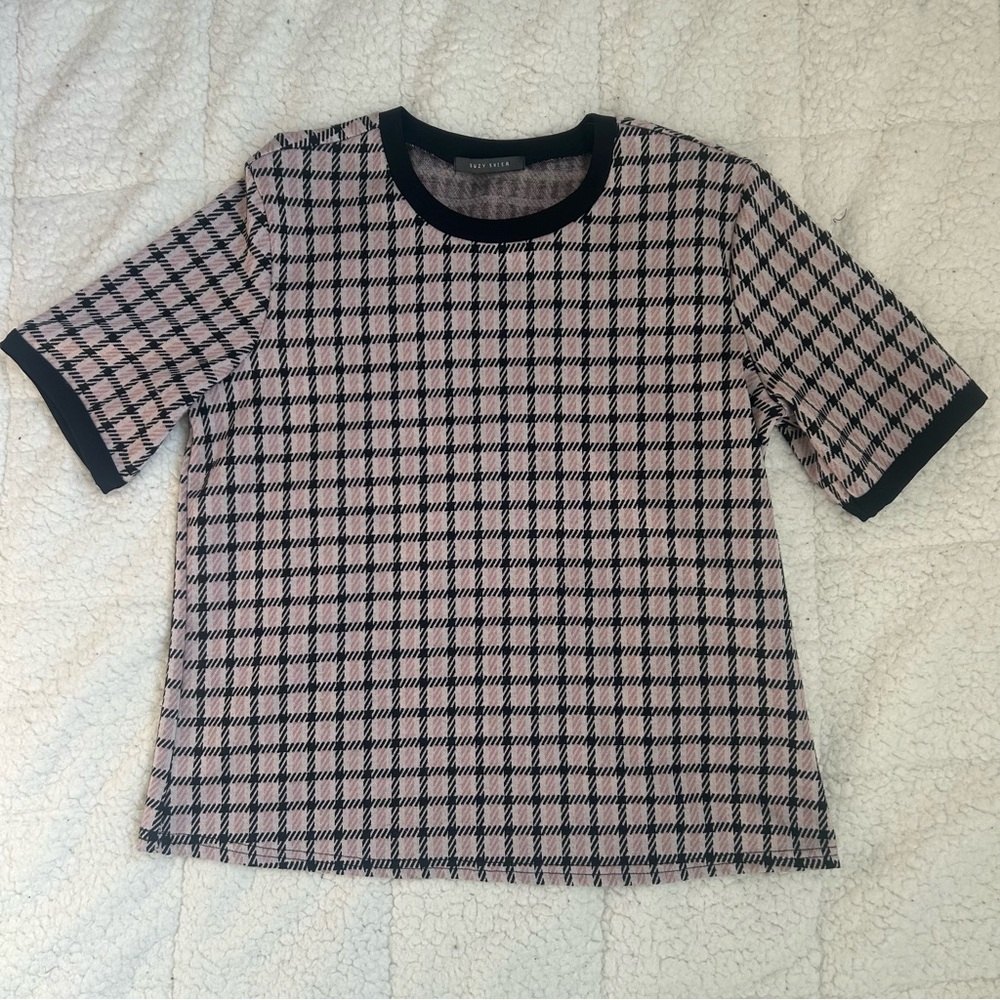 Suzy Shier Black and Pink Short Sleeve Tee